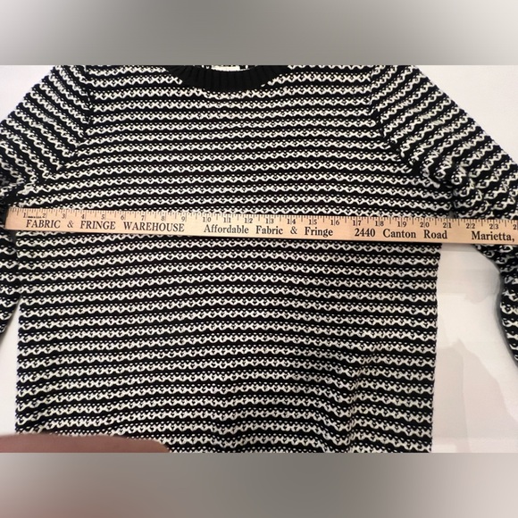 CHARTER CLUB BLACK & WHITE DESIGN SWEATER SIZE PETITE LARGE - Picture 3 of 8
